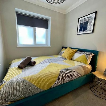 Stylish Modern Two Bedroom Apartment With Garden Cardiff Exterior photo
