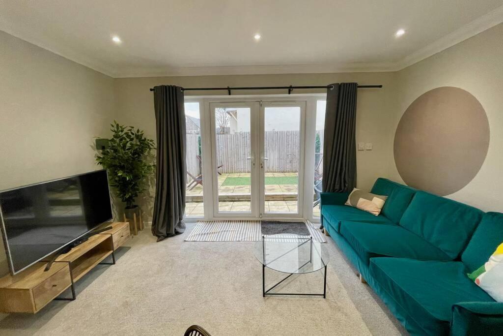 Stylish Modern Two Bedroom Apartment With Garden Cardiff Exterior photo