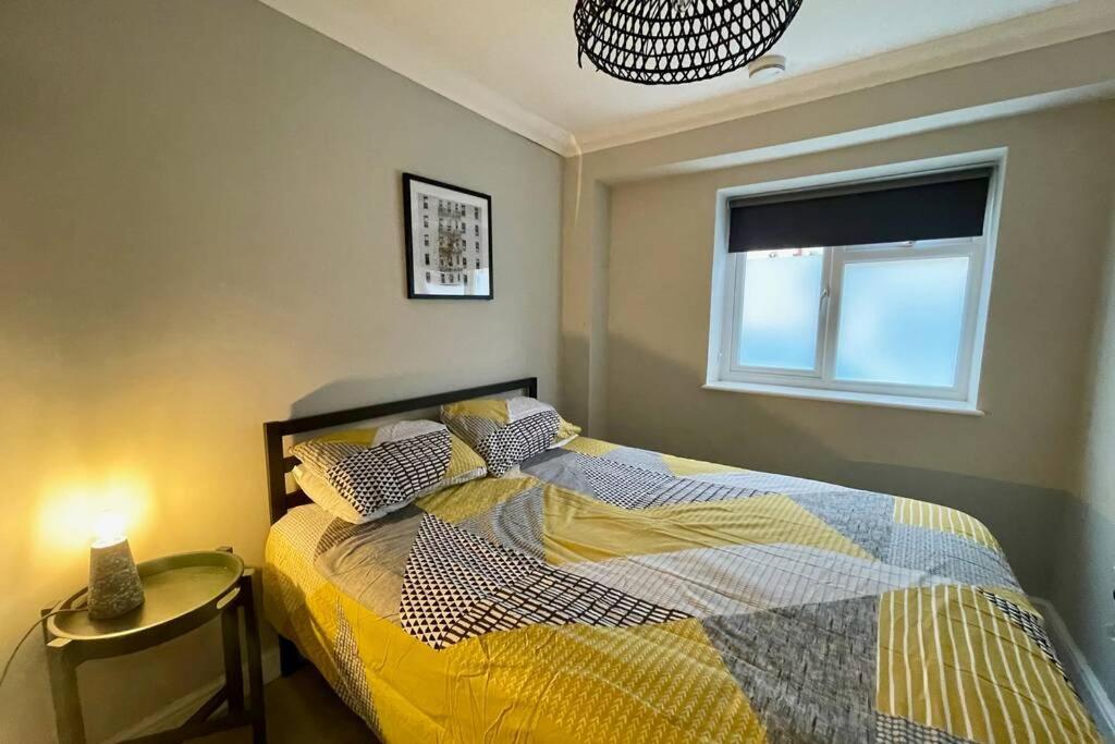 Stylish Modern Two Bedroom Apartment With Garden Cardiff Exterior photo