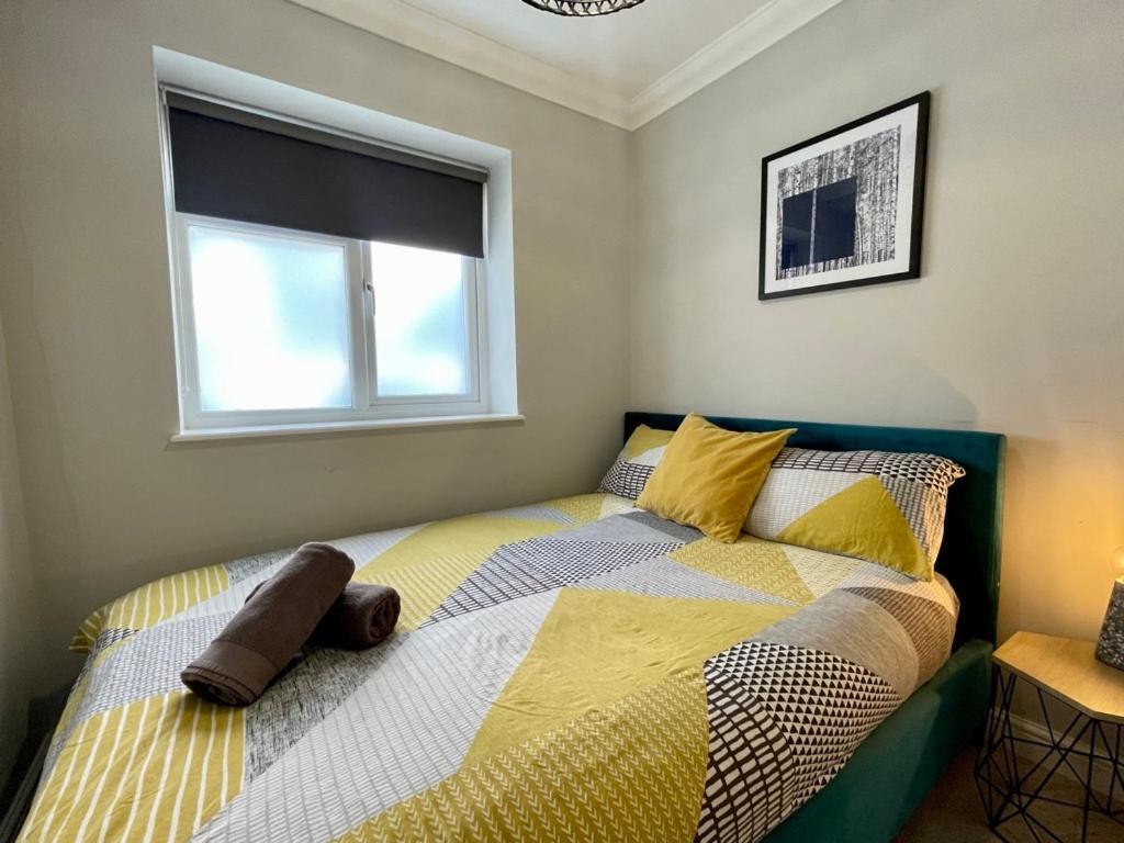 Stylish Modern Two Bedroom Apartment With Garden Cardiff Exterior photo